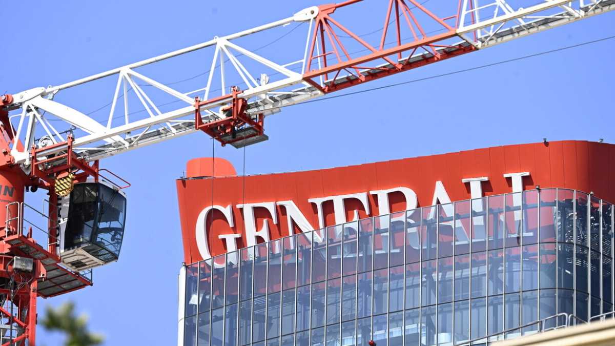 Immagine di La (quasi) caduta dell’insegna Generali non è solo un segno del destino