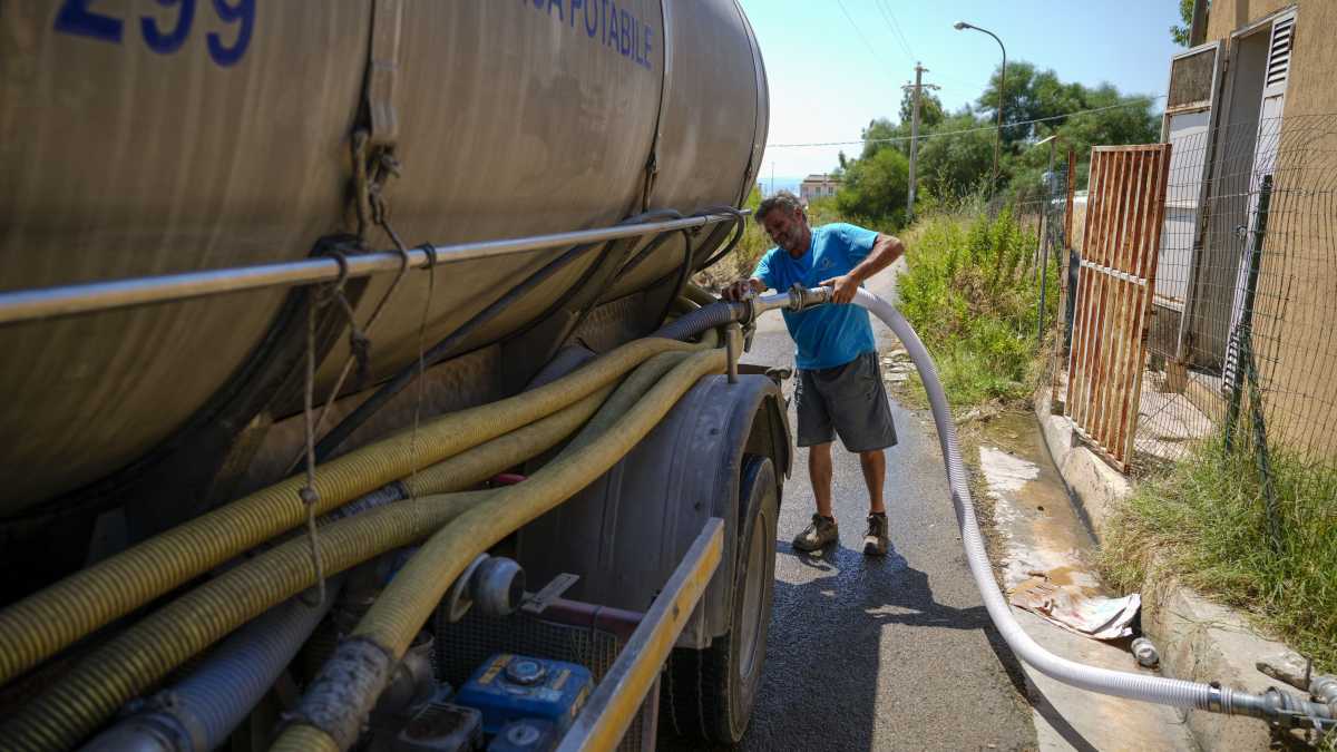 Immagine di Commissario Nimby: no al dissalatore per proteggere la spiaggia di Montalbano