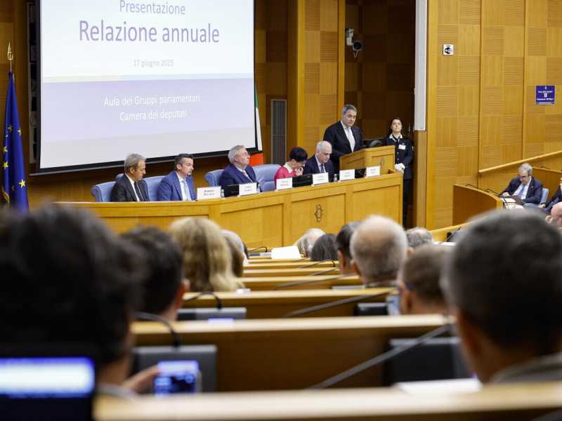 <span style="color: rgb(46, 45, 45); font-size: 12px;">Il presidente di Arera, Stefano Besseghini durante la relazione annuale 2025 (foto ANSA)</span>
