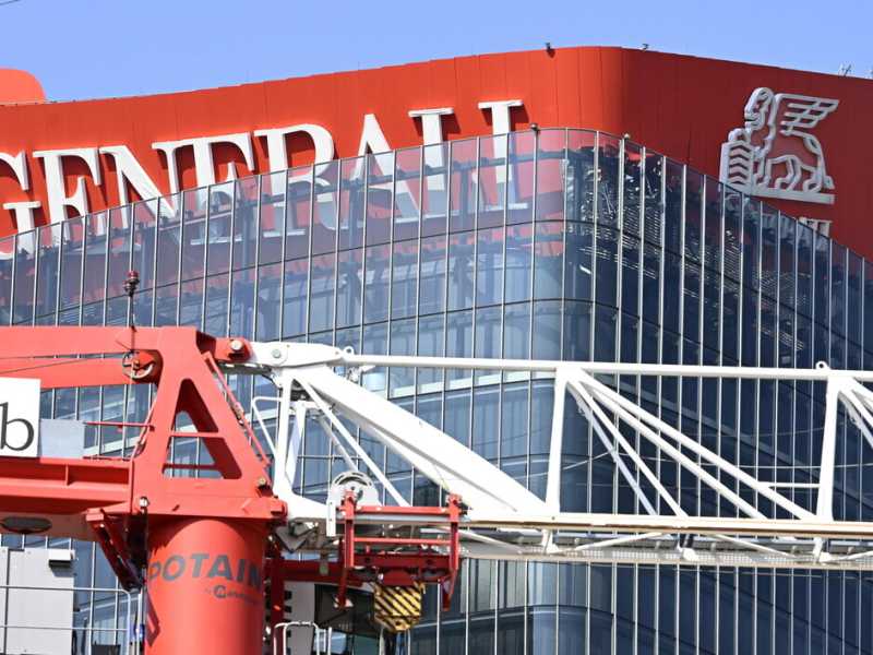 Grosso guaio a City Life: dal crollo dei Ferragnez al crollo dell'insegna Generali