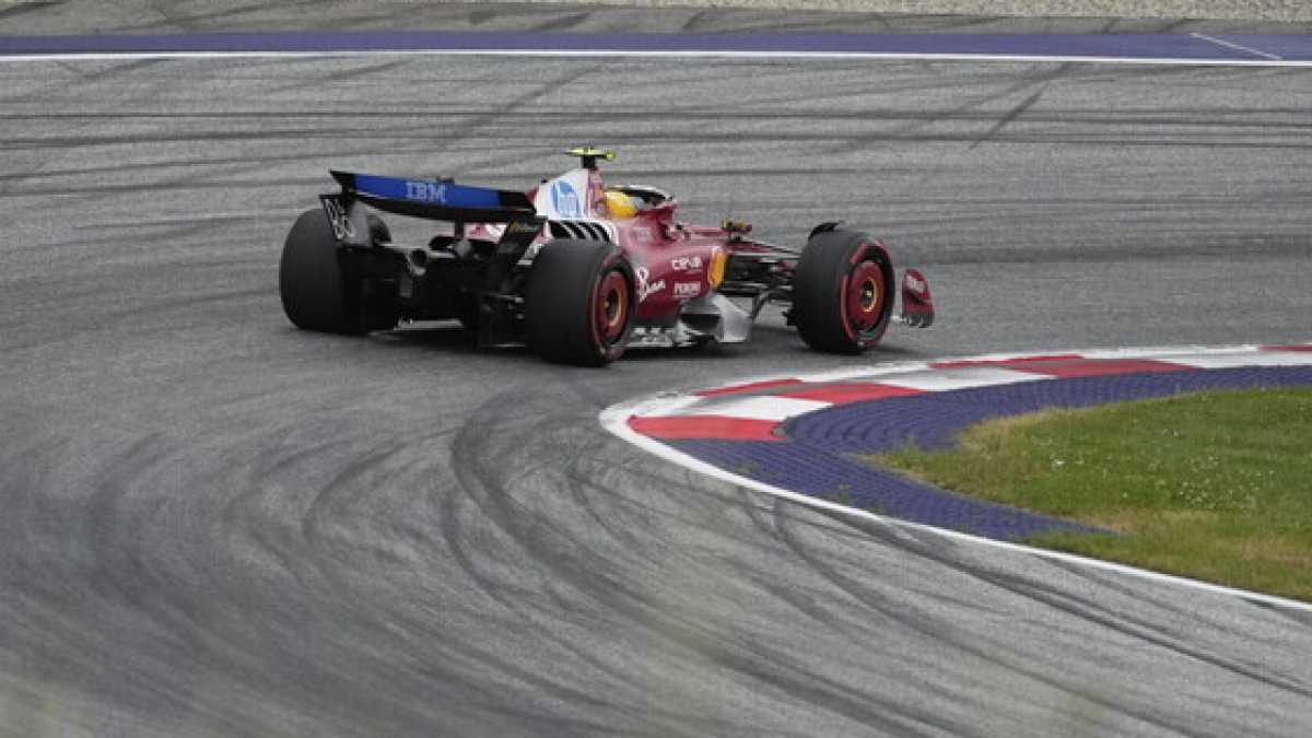 Immagine di Hamilton spera che l'aria di Silverstone possa togliere il mal di Ferrari