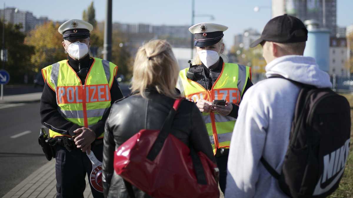 Immagine di Schengen in crisi. Così riappaiono le frontiere in Europa