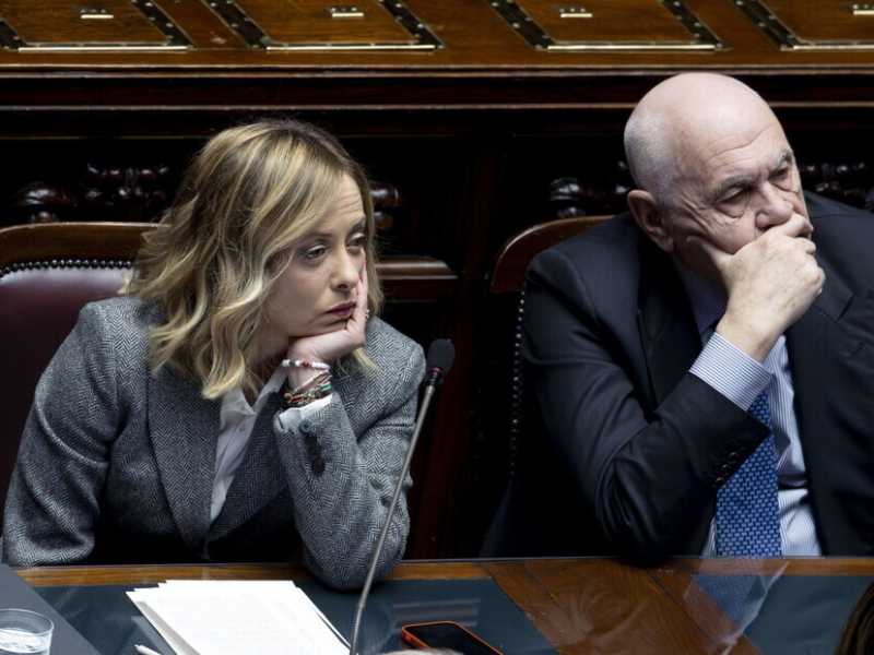 Dossier di FdI: "I giudici politicizzati non ci fermeranno". Meloni prepara il referendum sulle carriere
