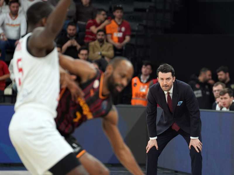 <span style="color: rgb(8, 8, 8); font-family: Lato, sans-serif; font-size: 14px;">Francesco Tabellini quando era head coach dell'ERA Basketball Nymburk (foto Getty Images)</span>