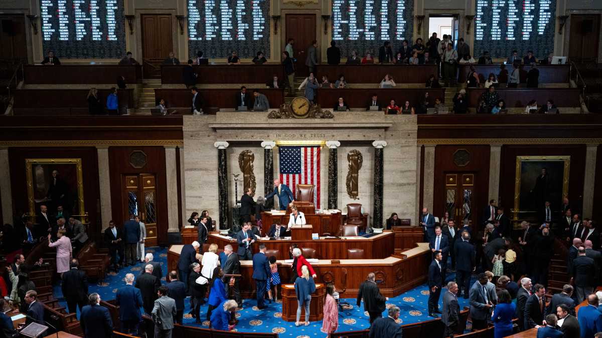Immagine di One Big Beautiful Bill. Passa la legge di bilancio voluta da Trump, tra tagli alle tasse e alla sanità
