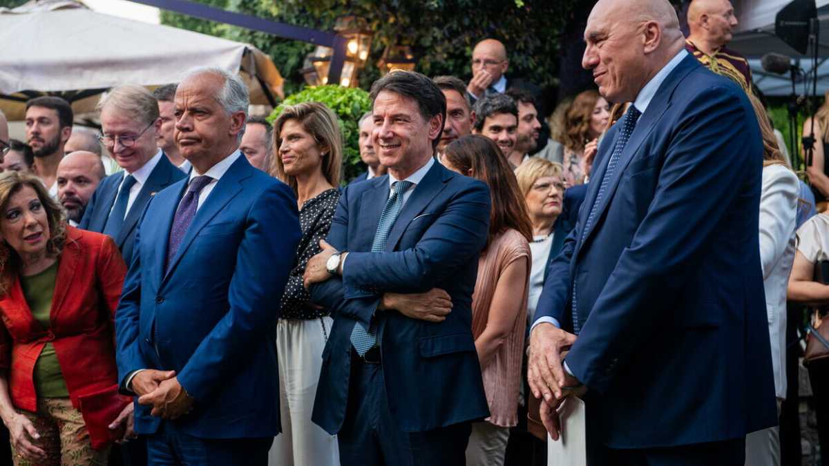 Immagine di Parla Giuseppe Conte: "Schlein assente a Villa Taverna? Un errore discutere l'alleanza con gli Usa"