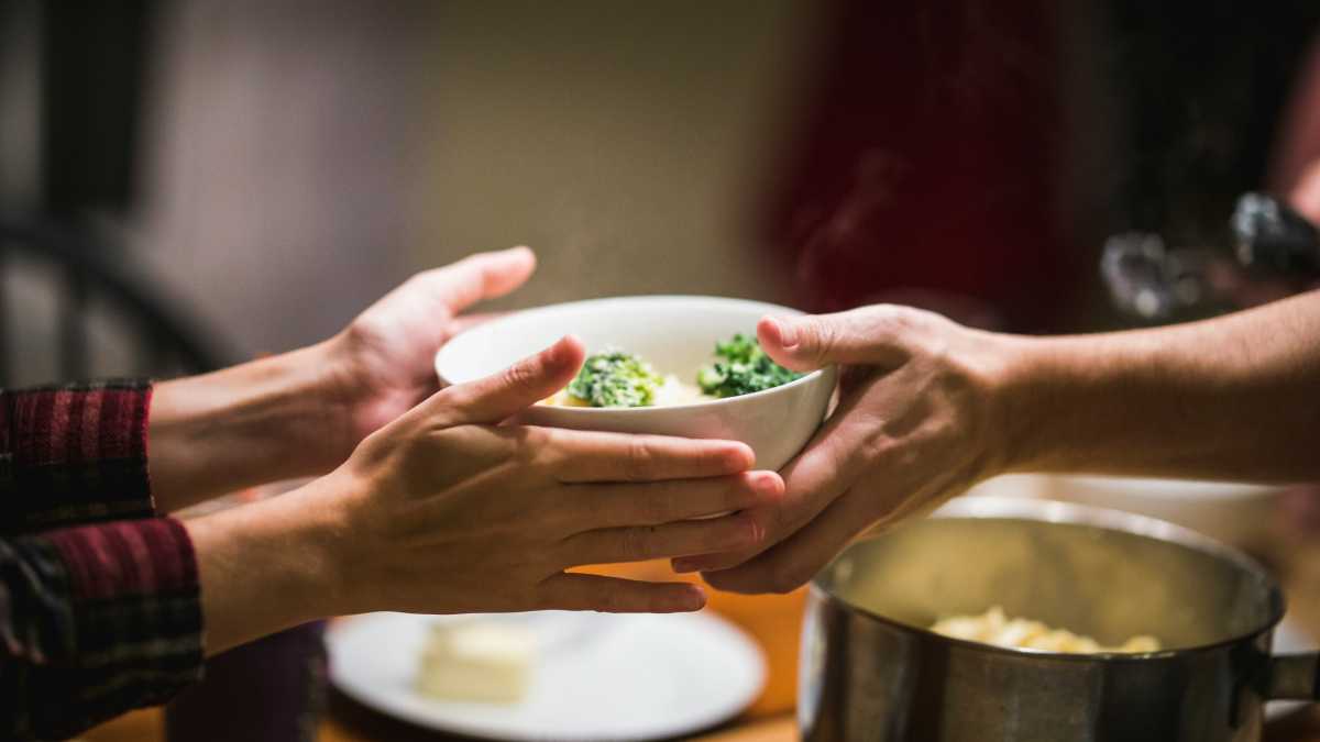 Immagine di Etimologia di una parola che significa: mangiare tutti insieme