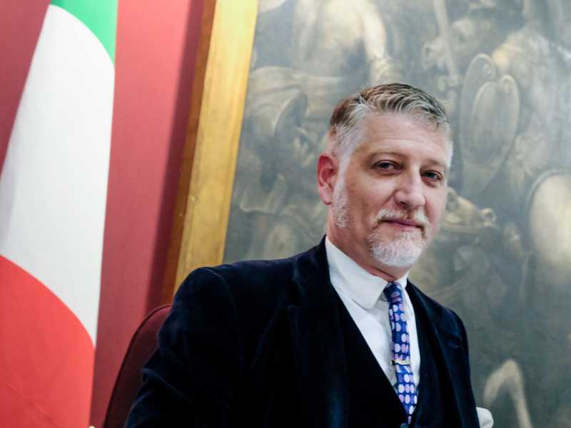 La vera storia del tax credit: 10 governi, ministri di destra, sinistra e tecnici. Un sistema esploso. L'ascia di Giuli