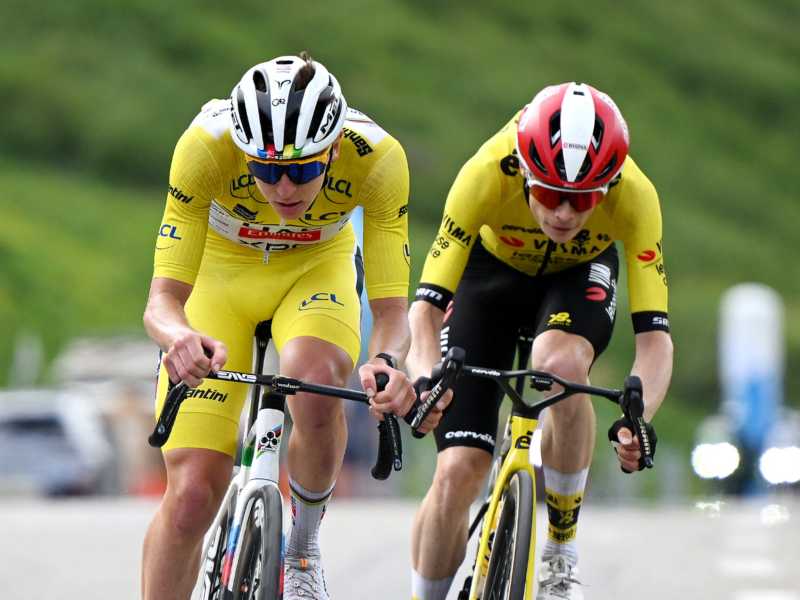 Tadej Pogacar e Jonas Vingegaard saranno i grandi protagonisti del Tour de France 2025 che scatta oggi a Lilla pee concludersi il 27 luglio a Parigi (foto Getty Images)