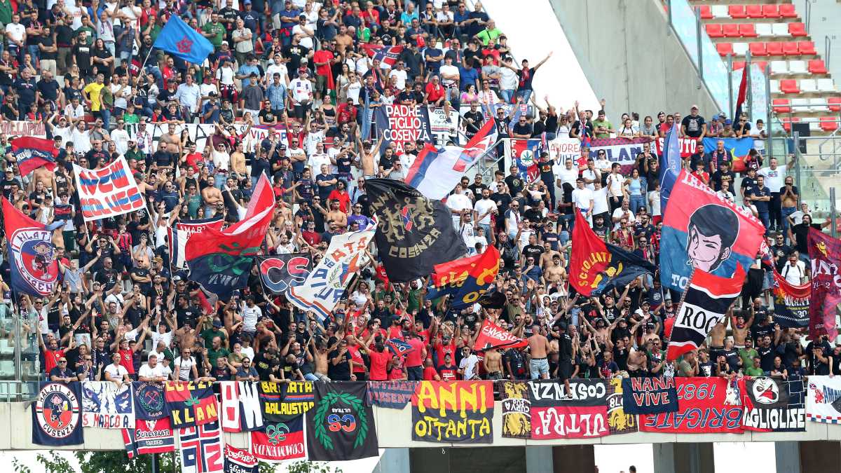 Immagine di Un viaggio nel mondo ultras in 12 tappe nel libro di Lamberto Ciabatti