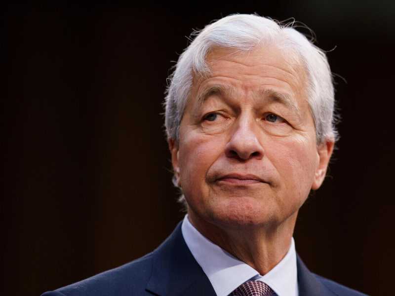 <font face="Source Serif Pro"><span style="font-size: 19px; background-color: rgb(248, 248, 248);">Jamie Dimon, ceo di JPMorgan Chase (foto ANSA)</span></font>