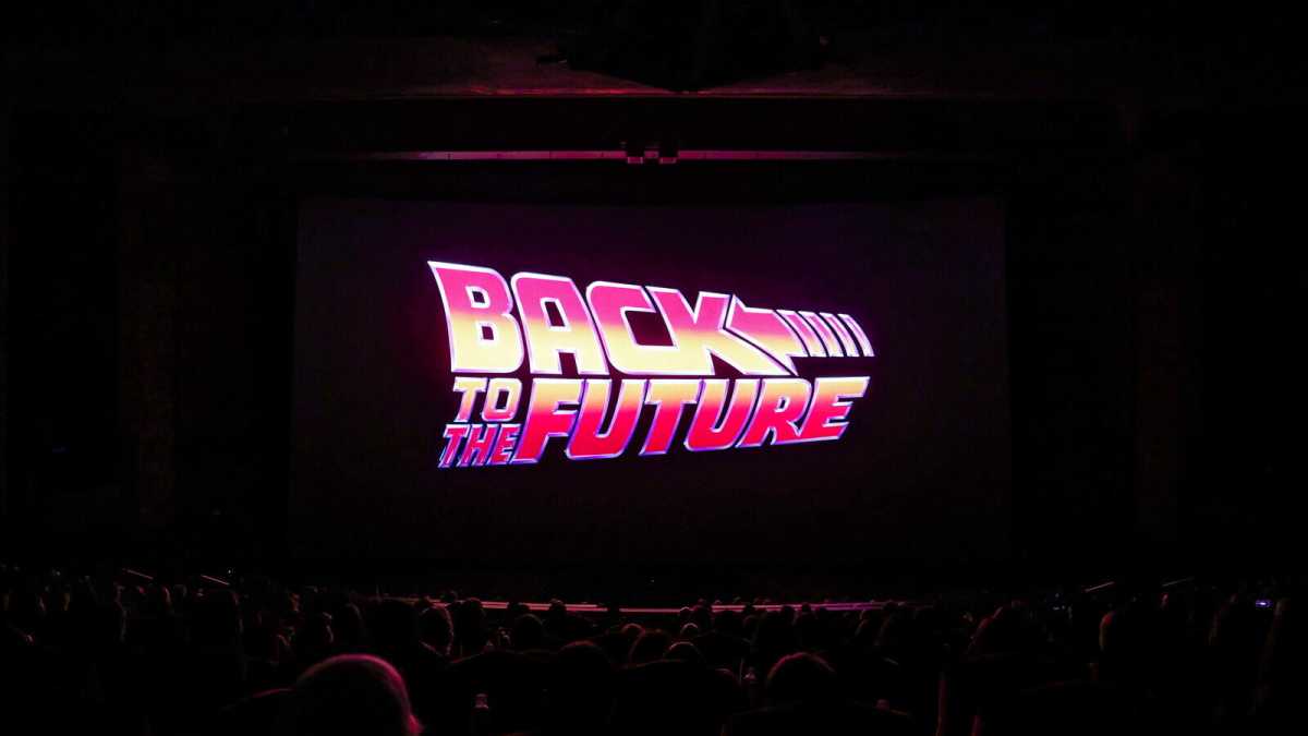 Immagine di Ritorno al film. Una DeLorean contro le fantasie della politica attuale
