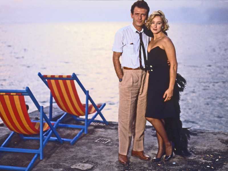  Gli attori Eleonora Giorgi e Angelo Cannavacciuolo sul set del film Sapore di mare 2 (Getty)<br />