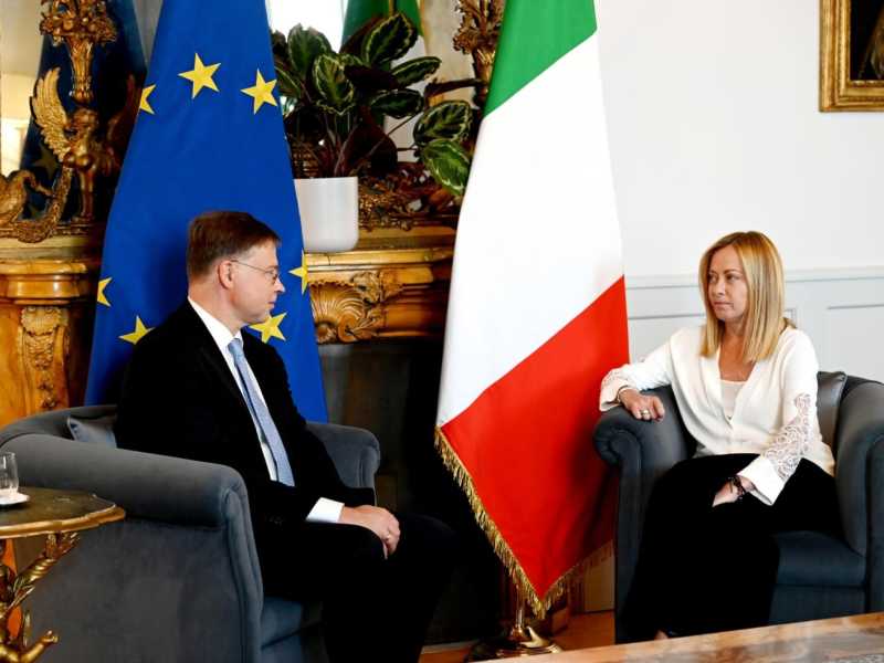 Meloni fra deficit e politica negozia il ReArm. E apre a Step, come nuovo strumento di flessibilità