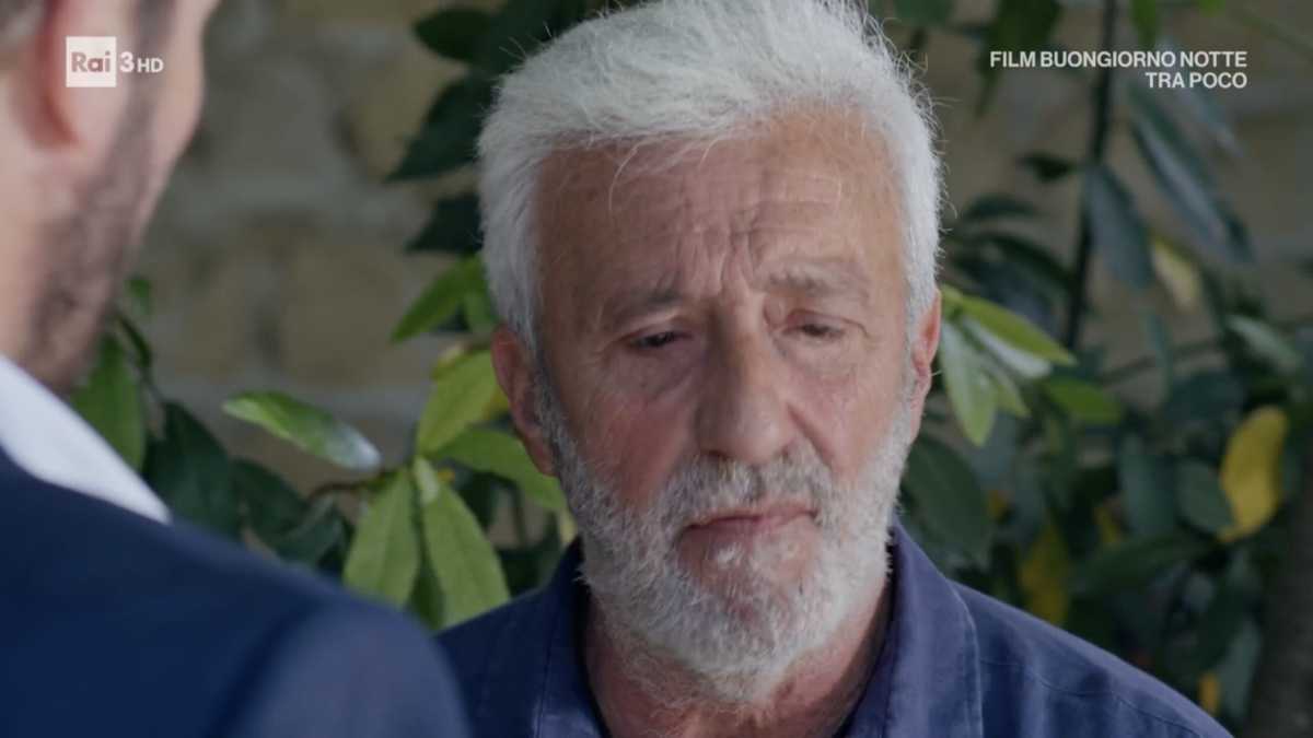 Immagine di Un posto al sole e Raffaele che resiste alla pensione