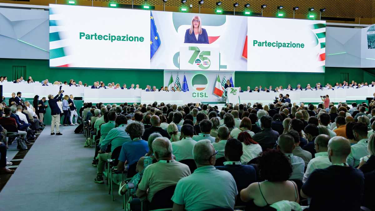 Immagine di Schlein in prima fila al congresso della Cisl. Fumarola: "Ora un patto della responsabilità"