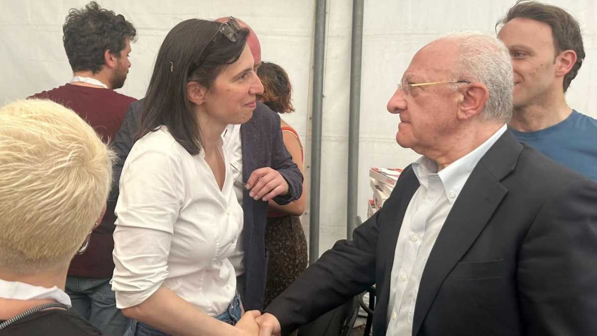 Immagine di Schlein incontra De Luca: si sblocca la candidatura di Fico in Campania
