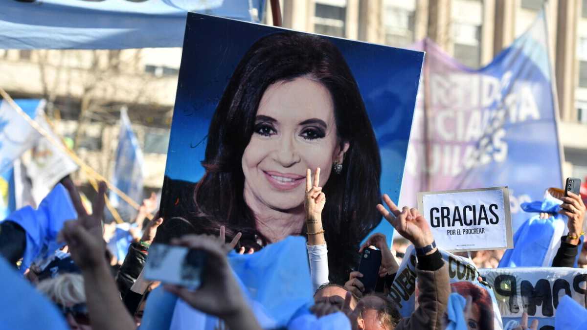 Immagine di La condanna rilancia Cristina Kirchner a capo del fronte anti Milei