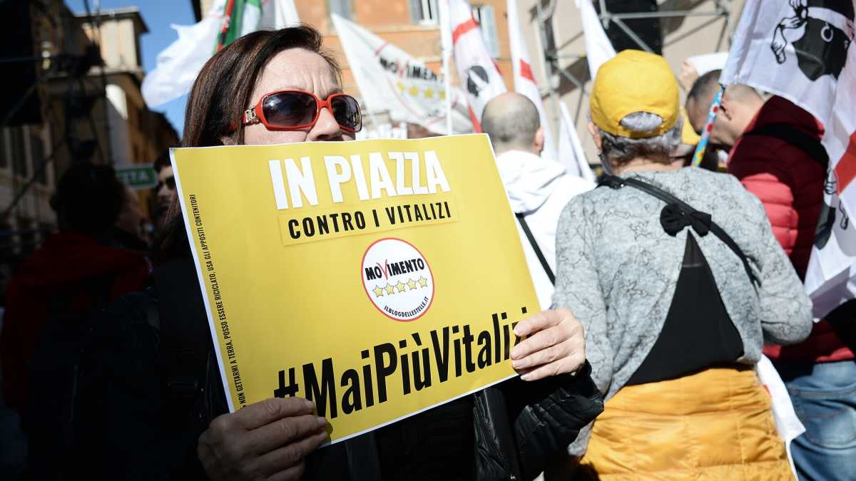 Immagine di Il populismo costa più dei vitalizi
