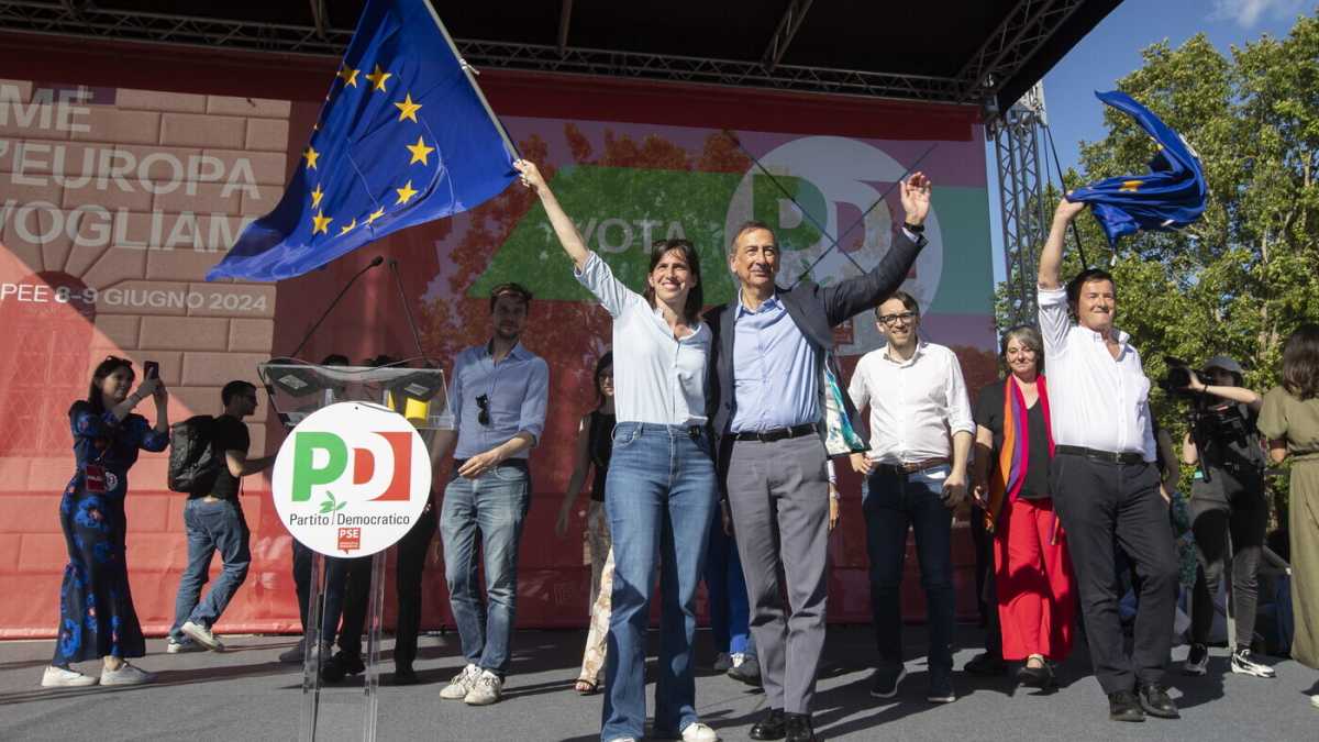 Immagine di Schlein "scarica" Sala. Solo una telefonata di rito. Difeso da Crosetto e dai riformisti Pd, ma inseguito da pm e Conte