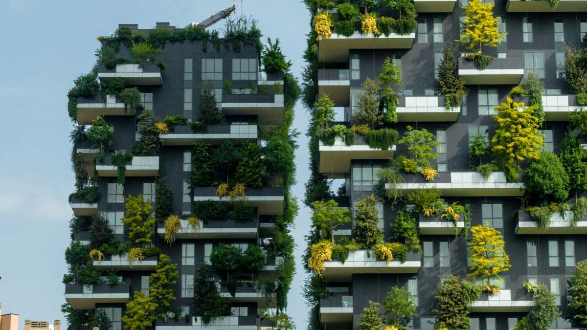 Immagine di È da secoli che tentano di dichiarare Milano fuorilegge