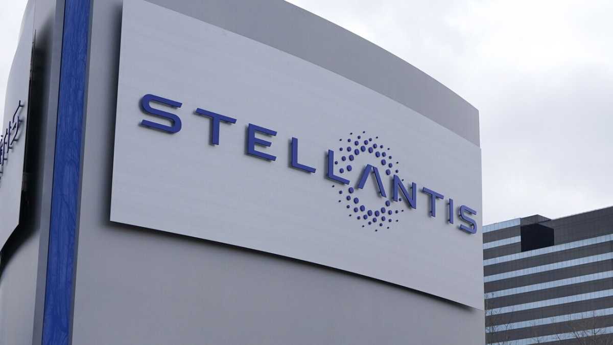 Immagine di Effetto dazi: Stellantis perde 2,3 miliardi nel primo semestre