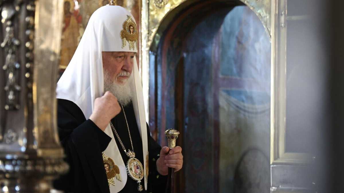 Immagine di Kirill manda una colomba al Papa
