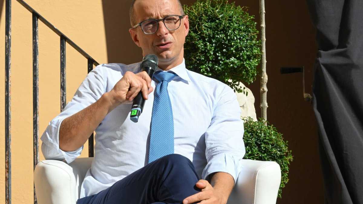 Immagine di Ricci (Pd) indagato per affidi al comune di Pesaro: "Sereno ma arrabbiato"