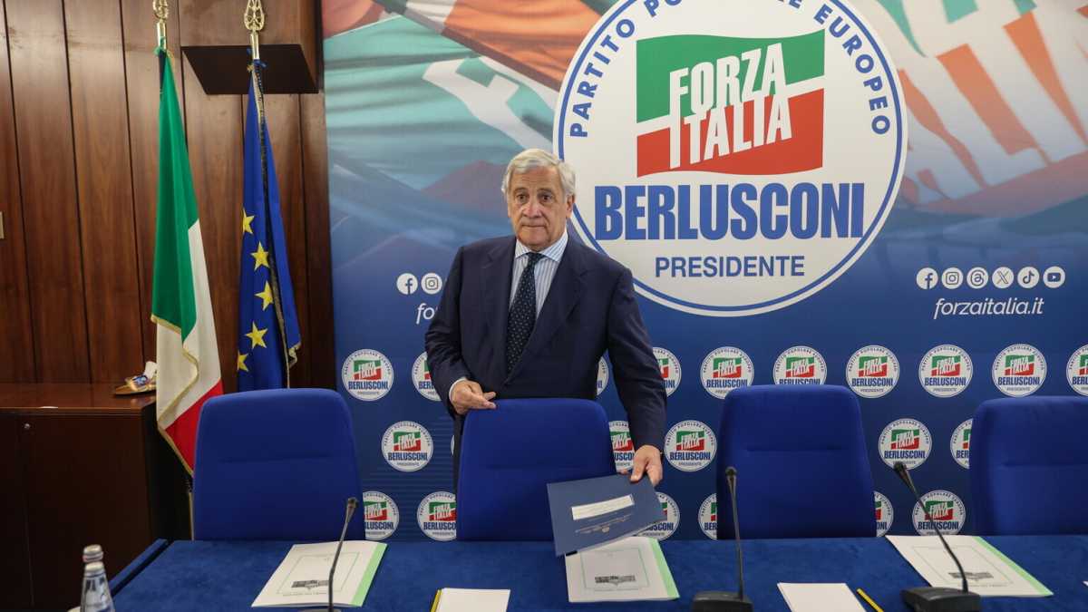 Immagine di Cambia lo statuto, evoca il Congresso. Così Tajani si blinda e prova a prendersi FI