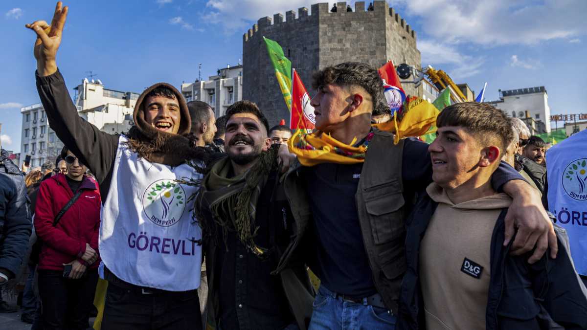 Immagine di Il mondo ingombro di macerie fa passare inosservati avvenimenti straordinari
