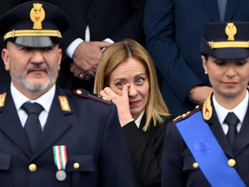 La Polizia italiana veste “Made in Bangladesh”