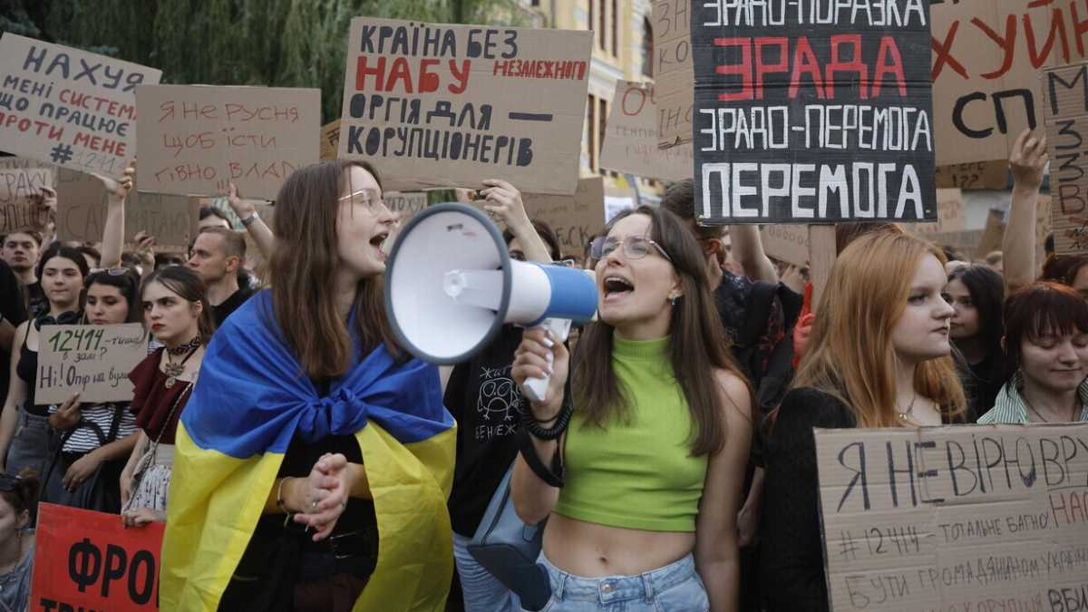 Immagine di La piazza ucraina tiene d’occhio Zelensky