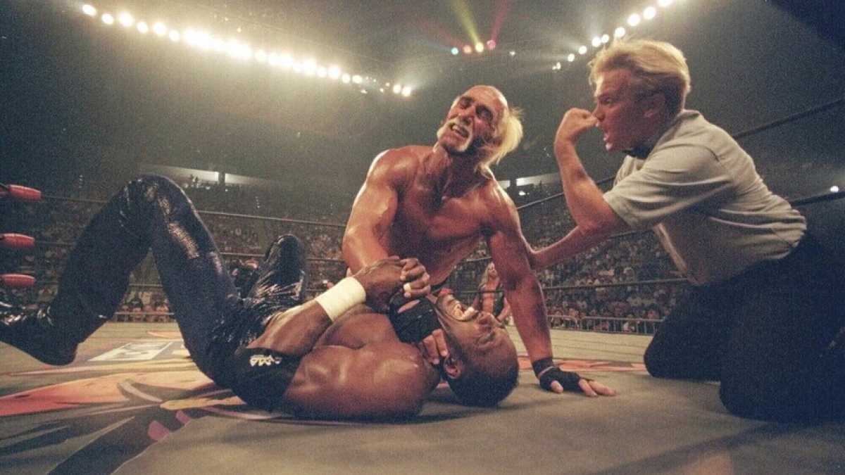 Immagine di Cosa ci dicono sugli anni 80 debolezze ed eccessi della “Hulkamania”