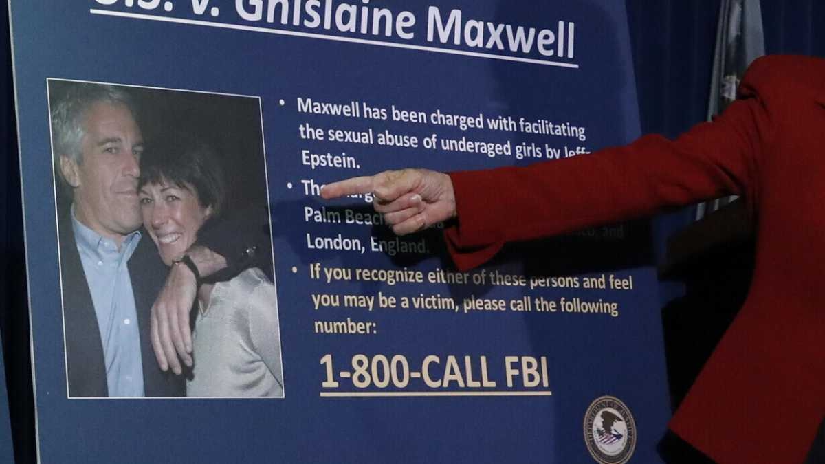 Immagine di Ghislaine Maxwell è disposta a tutto pur di uscire dal carcere, per questo spaventa un po’ tutti