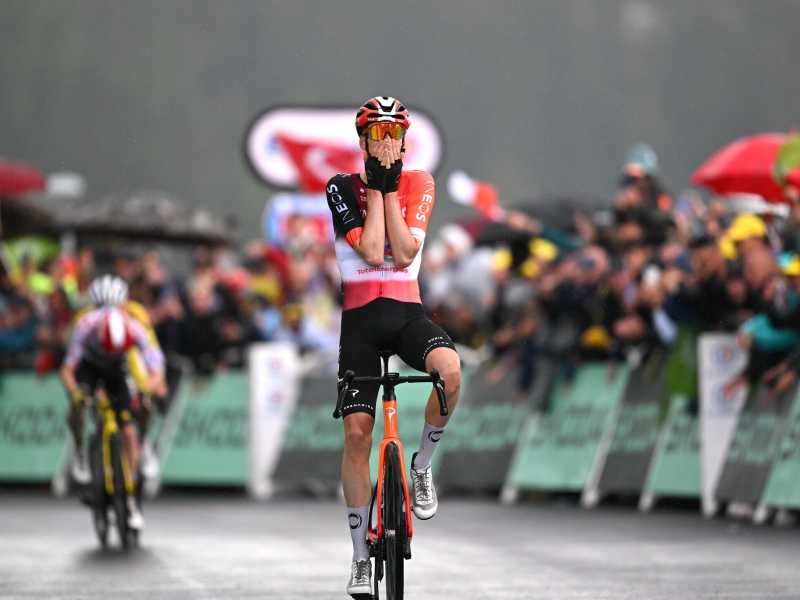 La vittoria di Thyman Arensman a La Plagne al termine della diciannovesima tappa del Tour de France 2025 (foto Getty Images)