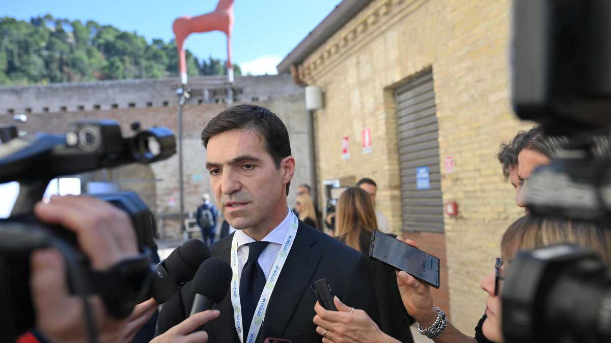 Immagine di Acquaroli (FdI): "Non uso l'inchiesta contro il mio avversario Matteo Ricci. Non è nel mio stile"