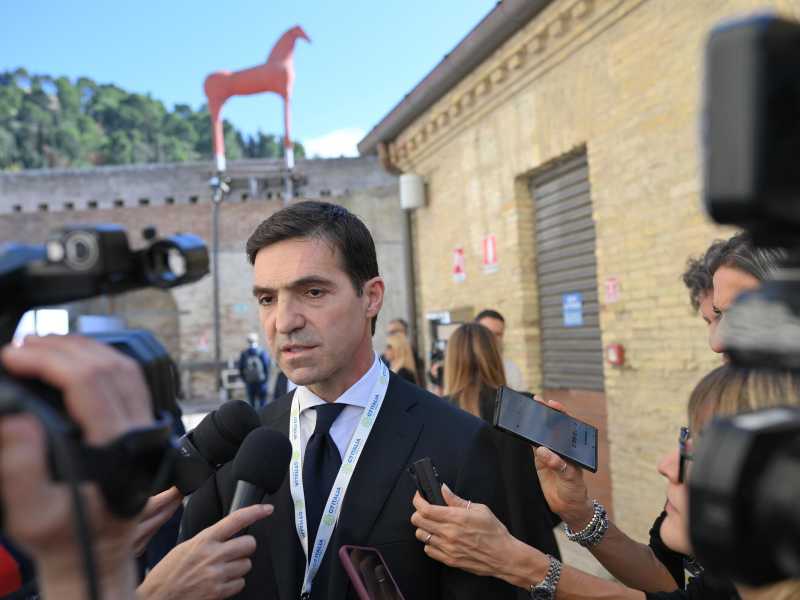 Acquaroli (FdI): "Non uso l'inchiesta contro il mio avversario Matteo Ricci. Non è nel mio stile"
