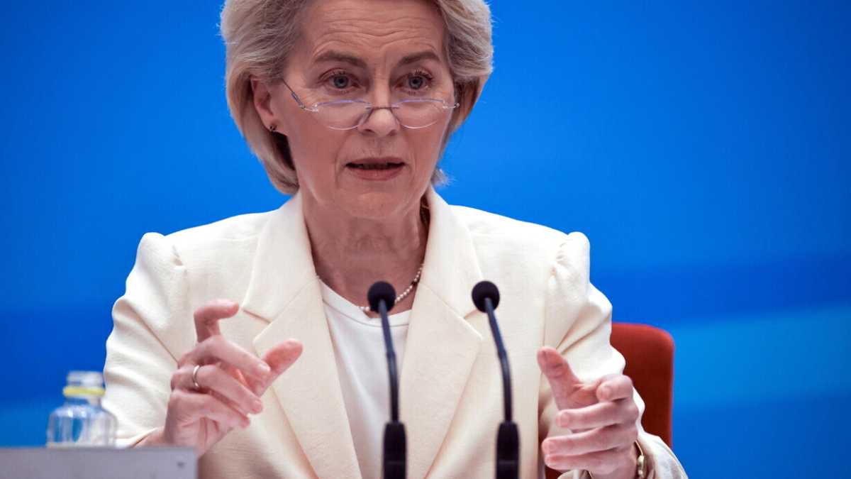 Immagine di Sui dazi il Pd "scarica" von der Leyen: "Si è piegata a Trump". La convergenza tra Renzi e Calenda: "Vada via"