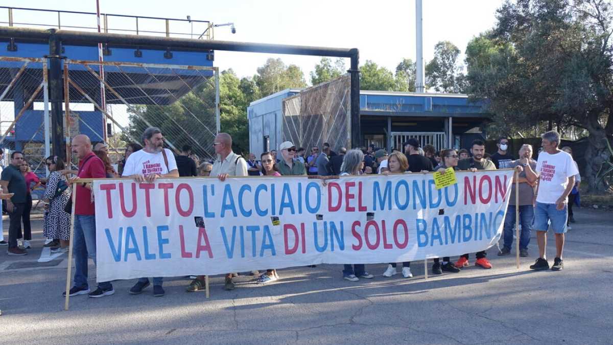 Immagine di Il destino dell'Ilva e la promessa di una morte rallentata