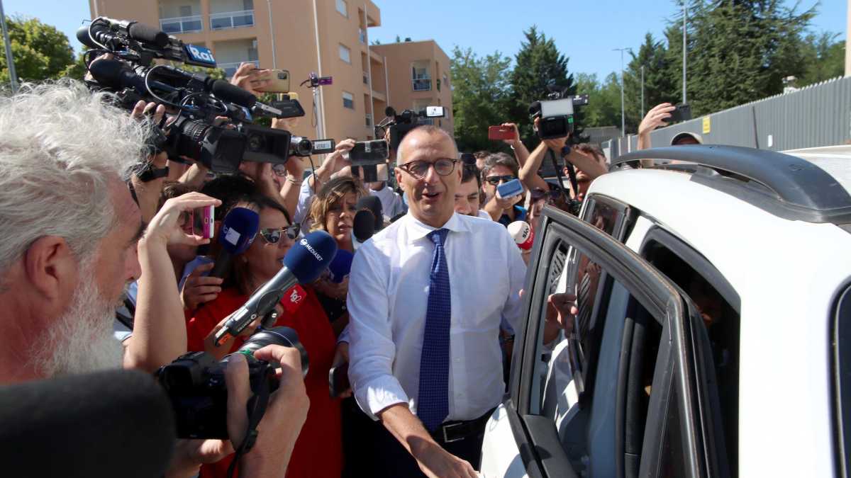 Immagine di Ricci dai pm. “Ho chiarito tutto, vado avanti”. E domani Conte scioglie la riserva sulle Marche