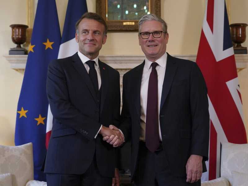 Keir Starmer e Emmanuel Macron (LaPresse)