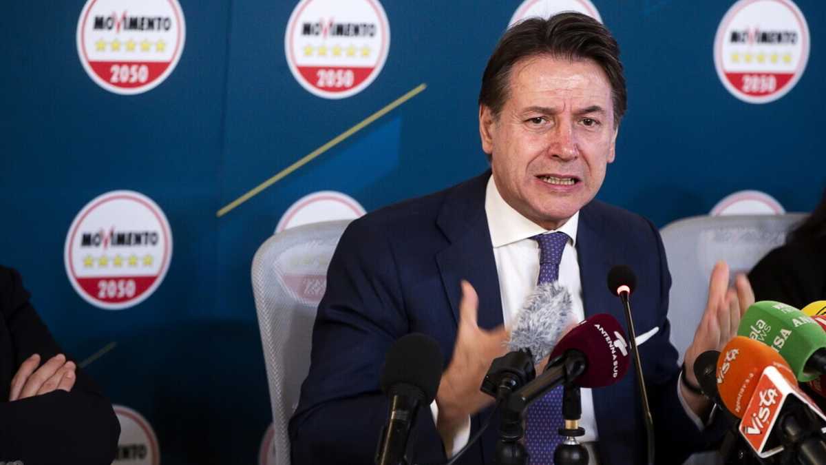 Immagine di Giuseppe Conte conferma il sostegno a Ricci. "Non ci sono ragioni per chiedere un passo indietro"