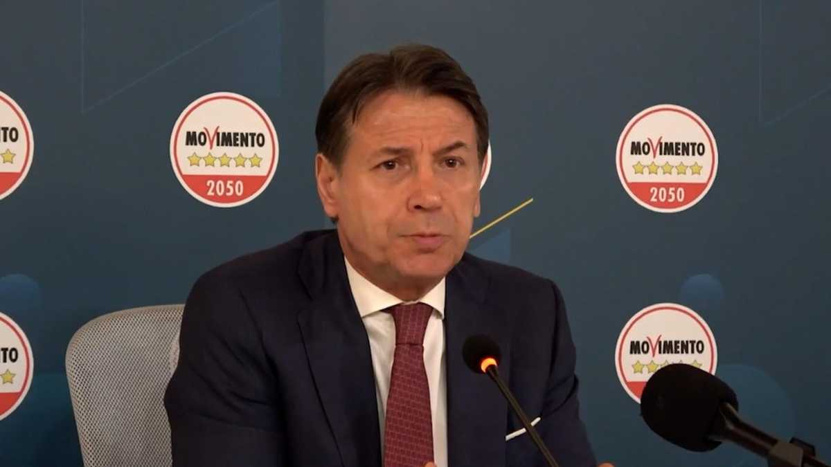 Immagine di "Come faccio a superare il Pd di Schlein?". La riunione segreta di Conte con sondaggisti e comunicatori
