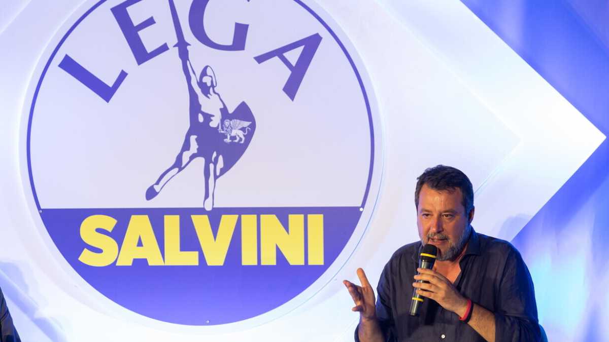 Immagine di La birra di Salvini. Trump? "E' un originale. Occhiuto? Coraggioso. I reati dei minorenni come quelli dei maggiorenni"