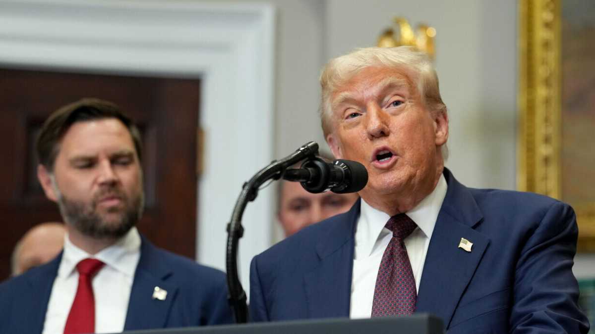 Immagine di Trump firma l'ordine esecutivo sui dazi al 15 per cento per l'Ue; entreranno in vigore il 7 agosto
