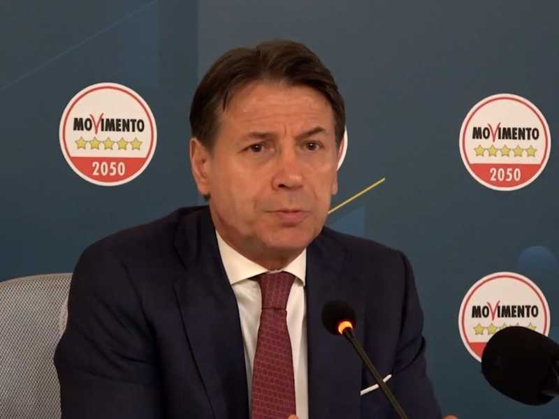 "Come faccio a superare il Pd di Schlein?". La riunione segreta di Conte con sondaggisti e comunicatori