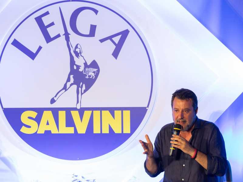 La birra di Salvini. Trump? "E' un originale. Occhiuto? Coraggioso. I reati dei minorenni come quelli dei maggiorenni"