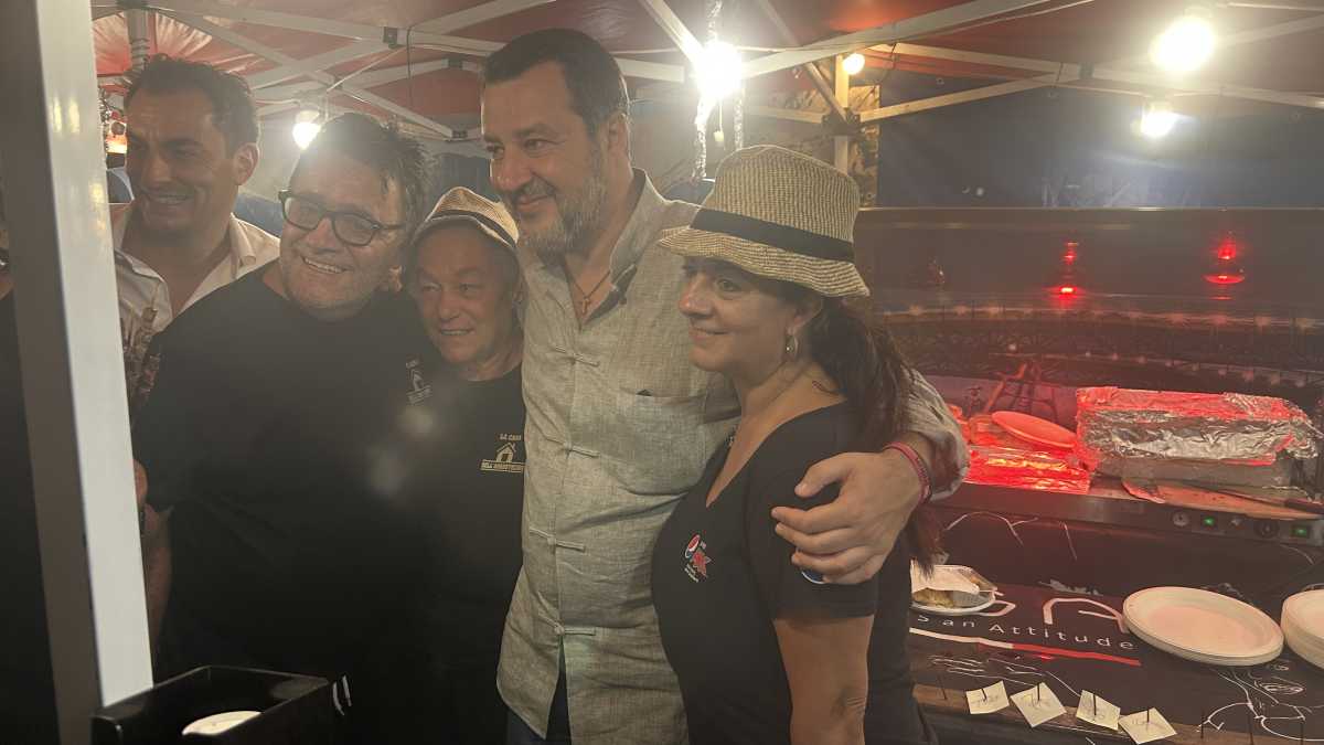 Immagine di Dal Papeete al liscio. Le ferite di Zaia, Salvini sta “alla griglia”