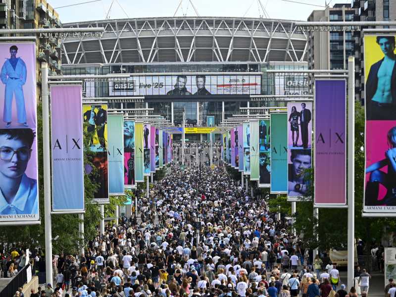 Oasis a Wembley, la resa dei conti milionaria dei fratelli coltelli Liam e Noel Gallagher