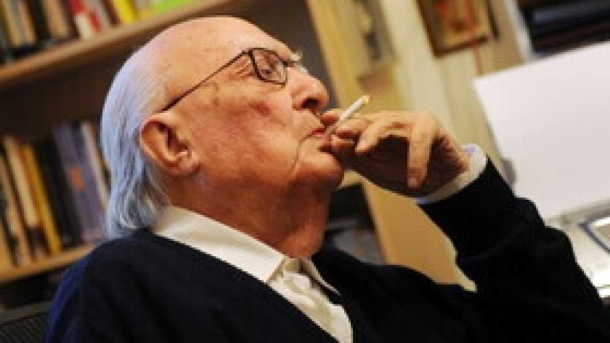 Immagine di Un'esperienza poco raccontata da Camilleri, nella biografia di Luca Crovi